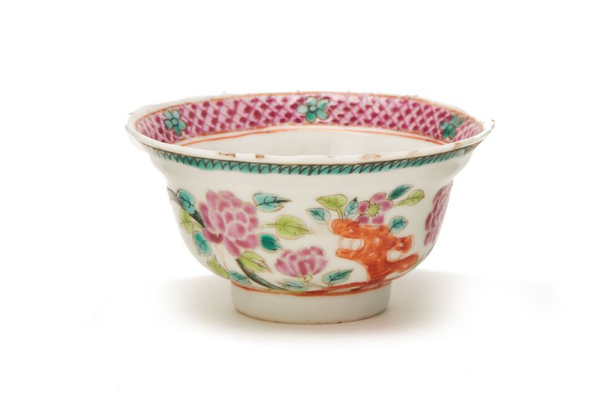 A PERANAKAN PORCELAIN TEA BOWL (1)