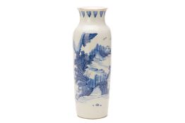 A TRANSITIONAL STYLE BLUE AND WHITE SLEEVE VASE