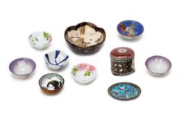 A GROUP OF ORIENTAL CERAMICS AND CLOISONNE ENAMEL ITEMS