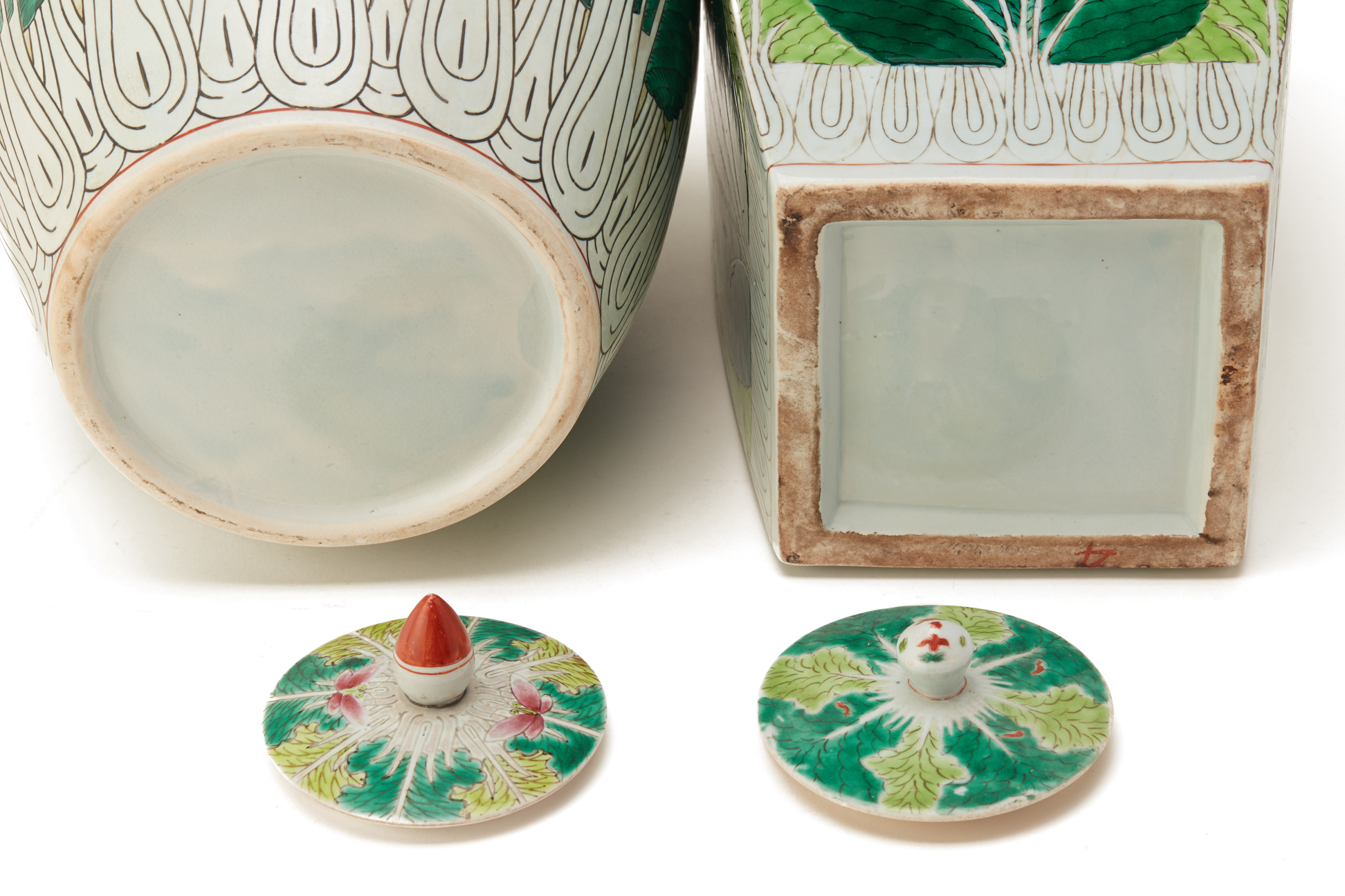 TWO CHINESE PORCELAIN JARS AND COVERS - Image 2 of 2
