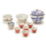 A SMALL SELECTION OF CHINESE PORCELAIN ITEMS