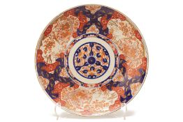 A LARGE IMARI PORCELAIN CHARGER