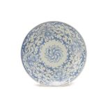 A BLUE AND WHITE PORCELAIN DISH