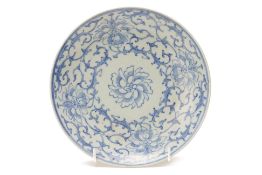 A BLUE AND WHITE PORCELAIN DISH