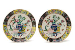 A PAIR OF JAPANESE PORCELAIN PLATES