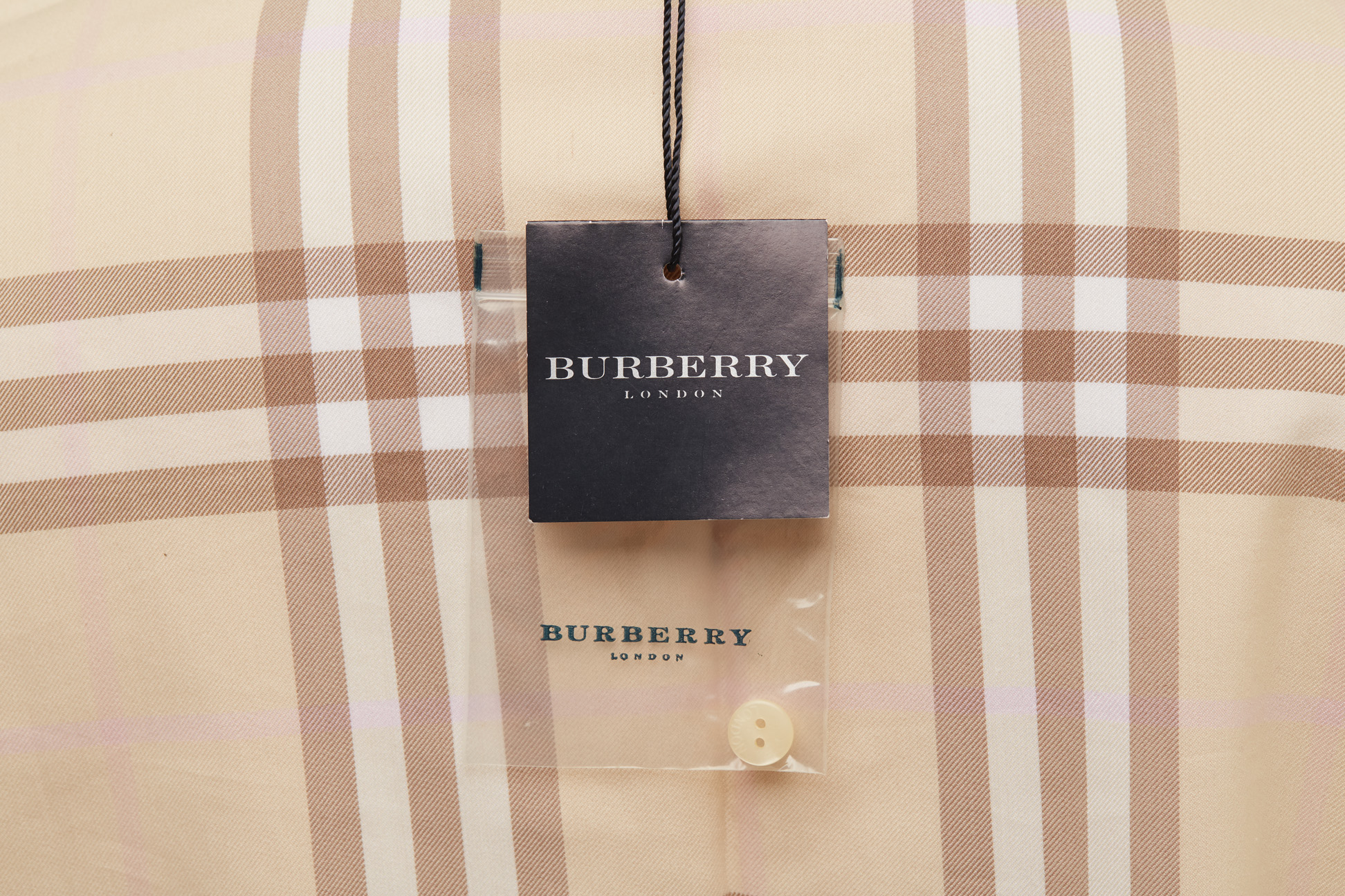 A BURBERRY BEIGE CHECK BUTTON-UP SHIRT - Image 3 of 3