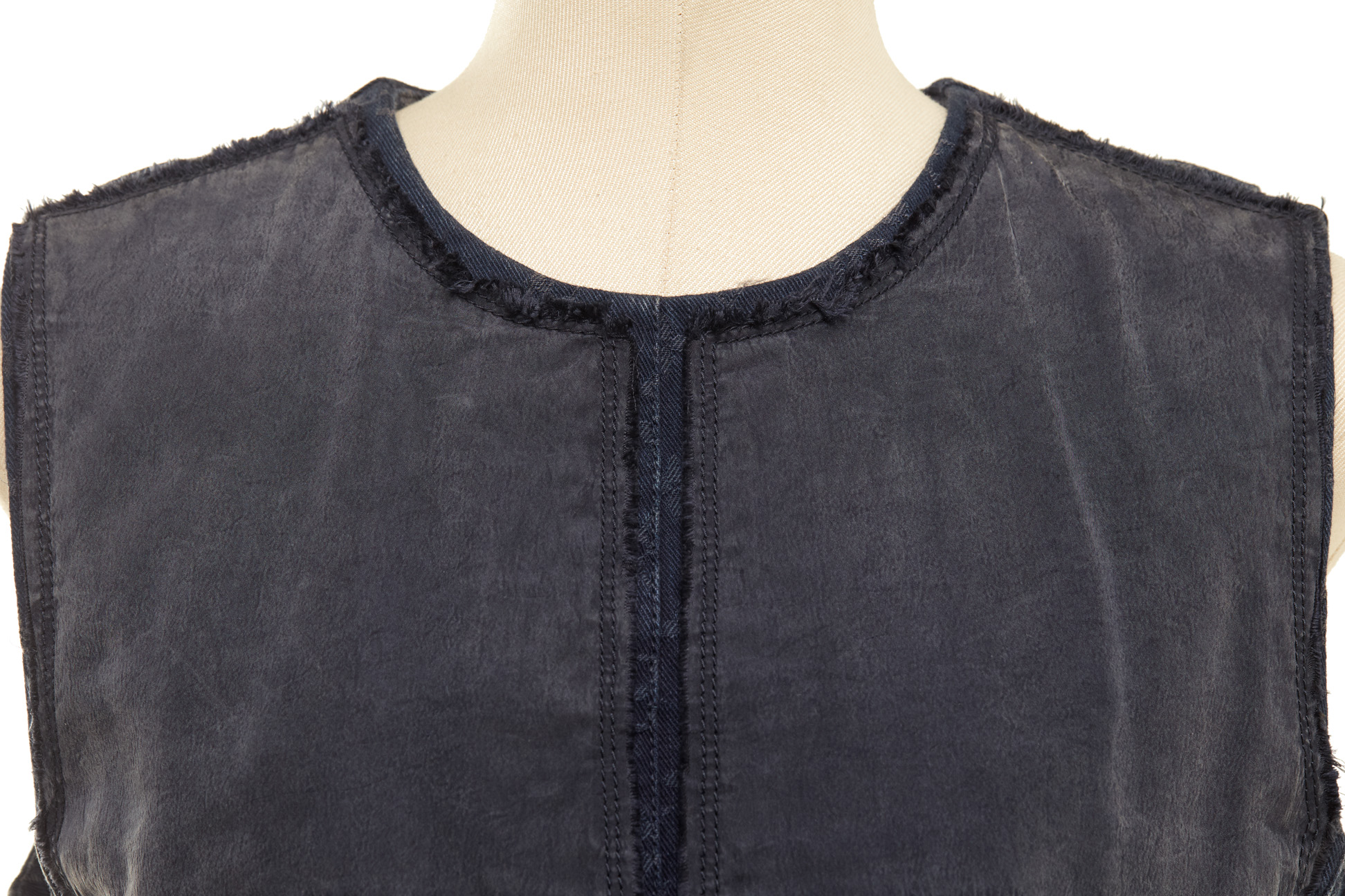 A LOUIS VUITTON NAVY AND MONOGRAM PRINT DENIM DRESS - Image 2 of 4