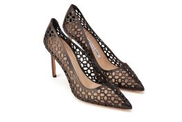 A PAIR OF MANOLO BLAHNIK BLACK BB LASERATO PUMPS EU 40