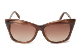 A PAIR OF TOM FORD BROWN TORTOISESHELL SUNGLASSES