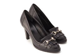 A PAIR OF GUCCI BLACK LEATHER LOAFER HEELS EU 39