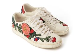 A PAIR OF GUCCI ACE EMBROIDERED WHITE SNEAKERS EU 39