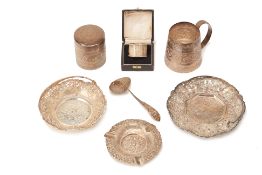 A GROUP OF INDONESIAN OR MALAYSIAN SILVER ITEMS