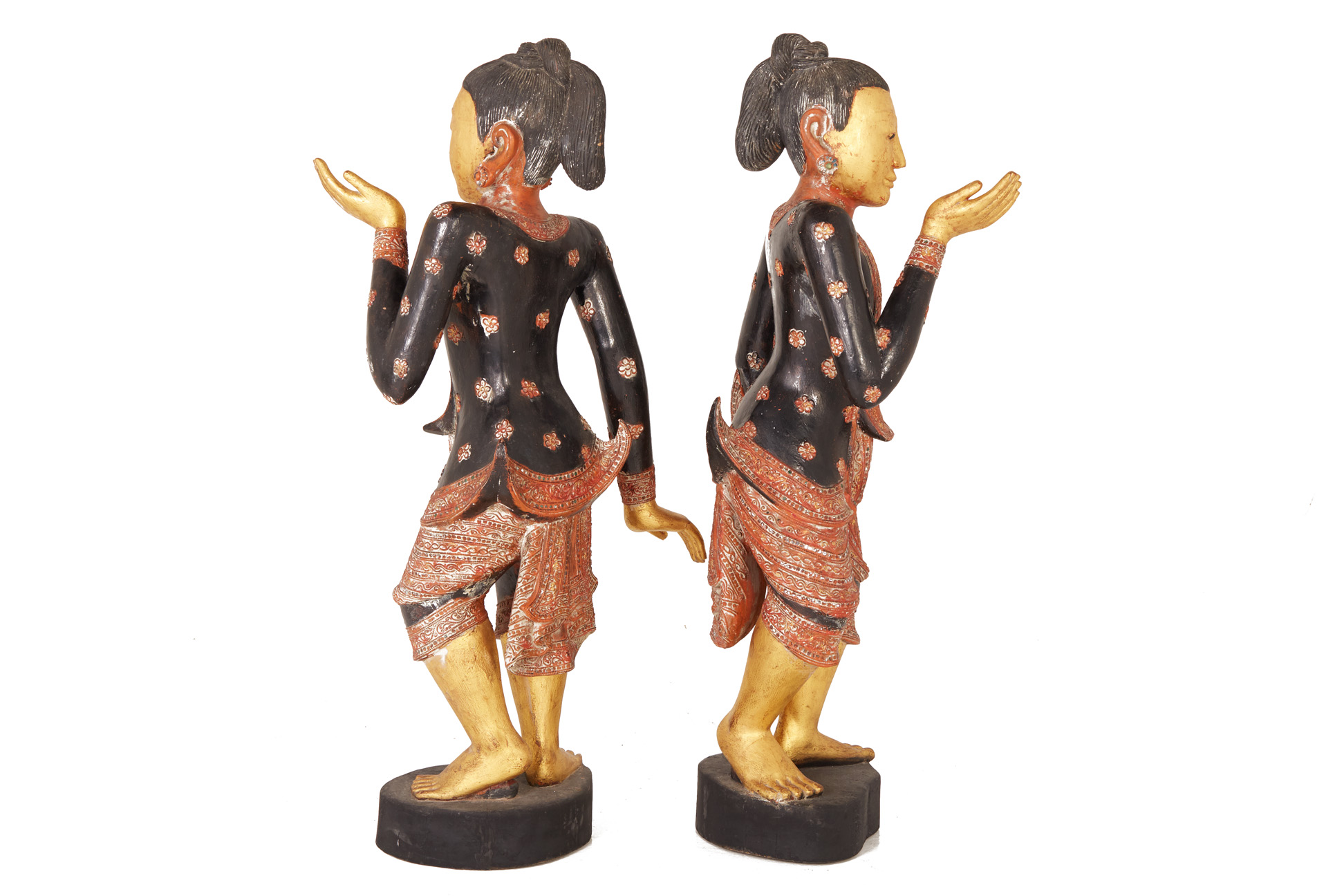 A PAIR OF LARGE BURMESE CARVED AND PAINTED WOOD FIGURES - Image 4 of 4