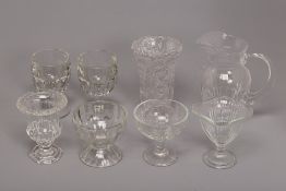 A GROUP OF ASSORTED GLASSWARE