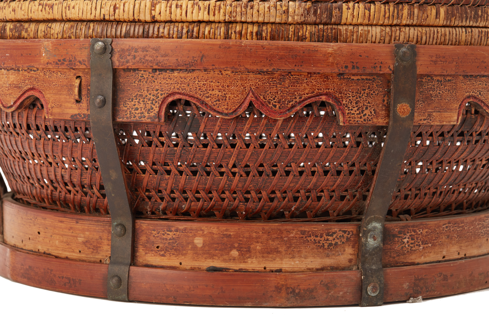 A RATTAN TWO TIER BASKET - Image 2 of 4