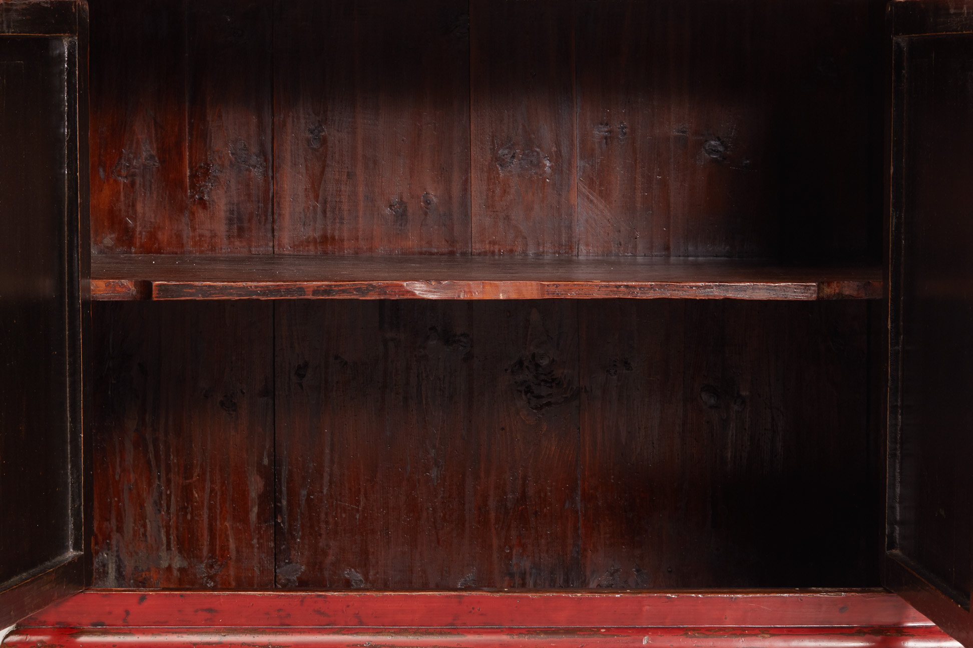 A VERY LARGE CHINESE RED LACQUERED COMPOUND CABINET - Image 9 of 12