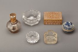 A GROUP OF BOXES, GLASS ASH TRAYS AND OTHER ITEMS