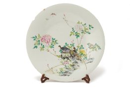 A LARGE FAMILLE ROSE PORCELAIN CHARGER