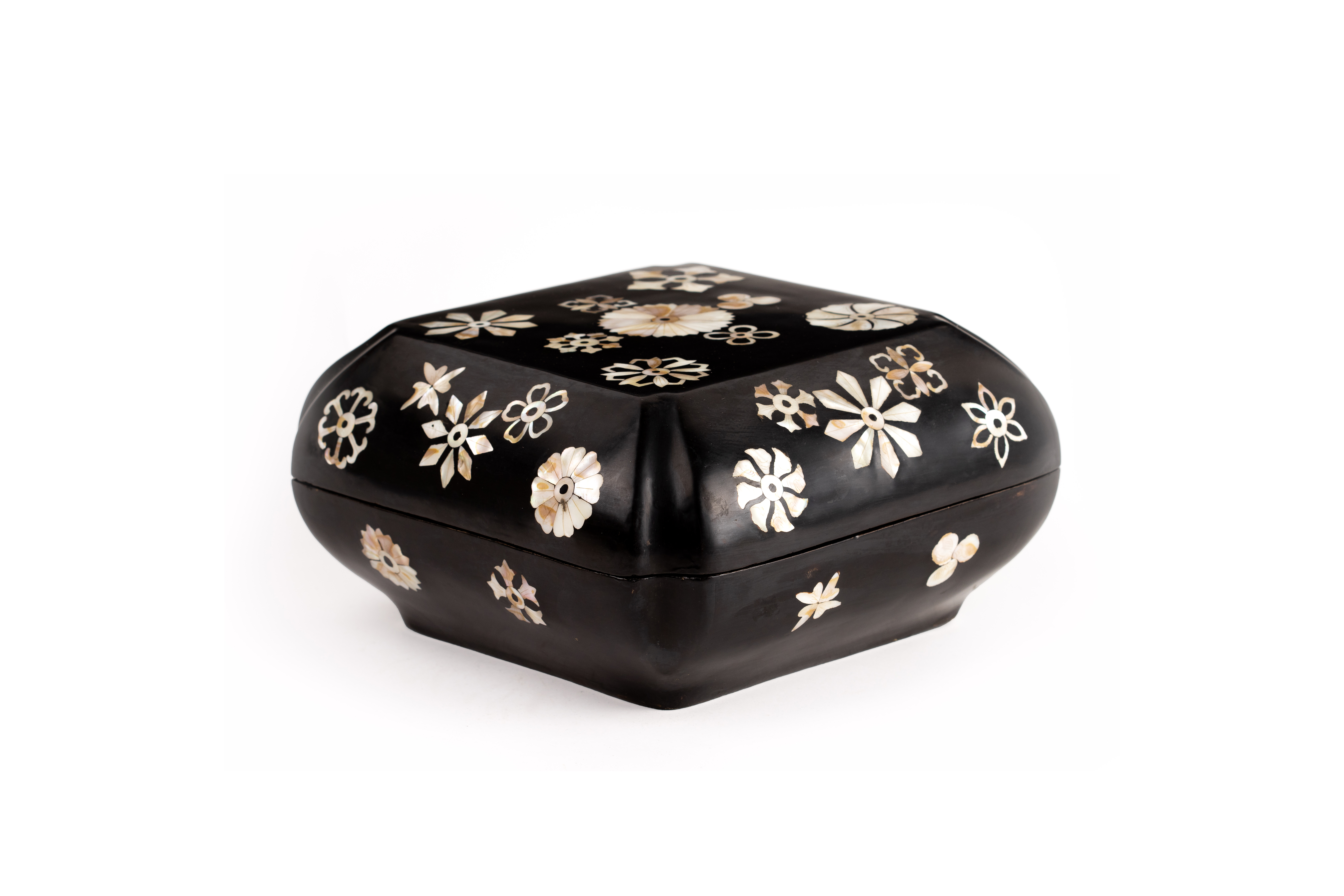 A MOTHER OF PEARL INLAID LACQUER BOX