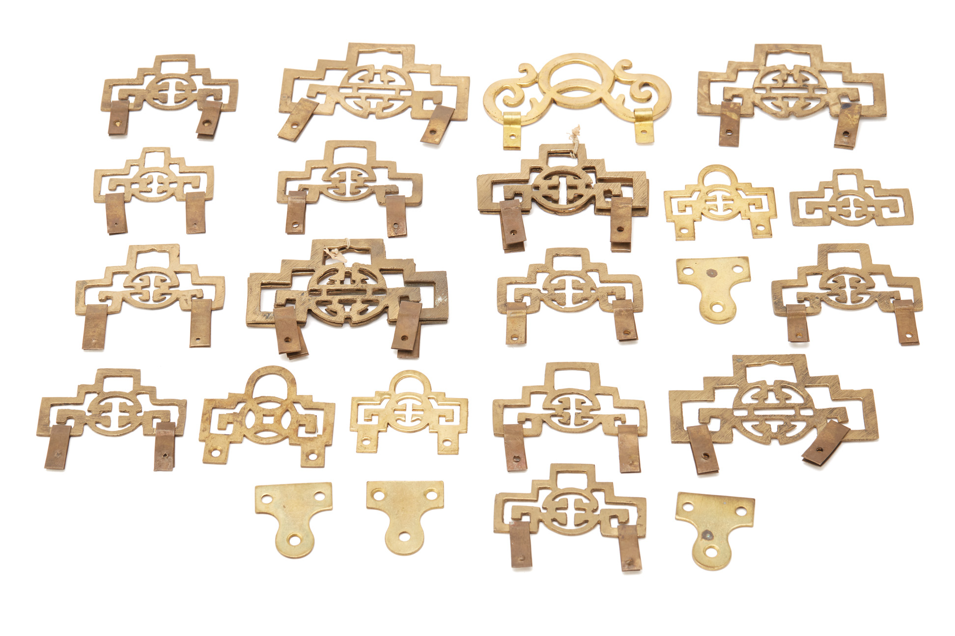 A GROUP OF CHINESE ANTIQUE AND LATER BRASS PICTURE HANGERS