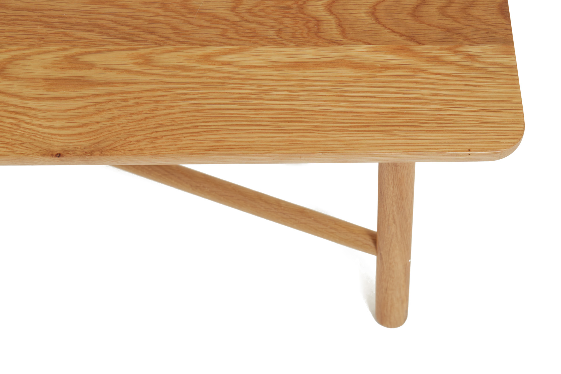 A CONTEMPORARY RECTANGULAR OAK COFFEE TABLE - Image 3 of 3