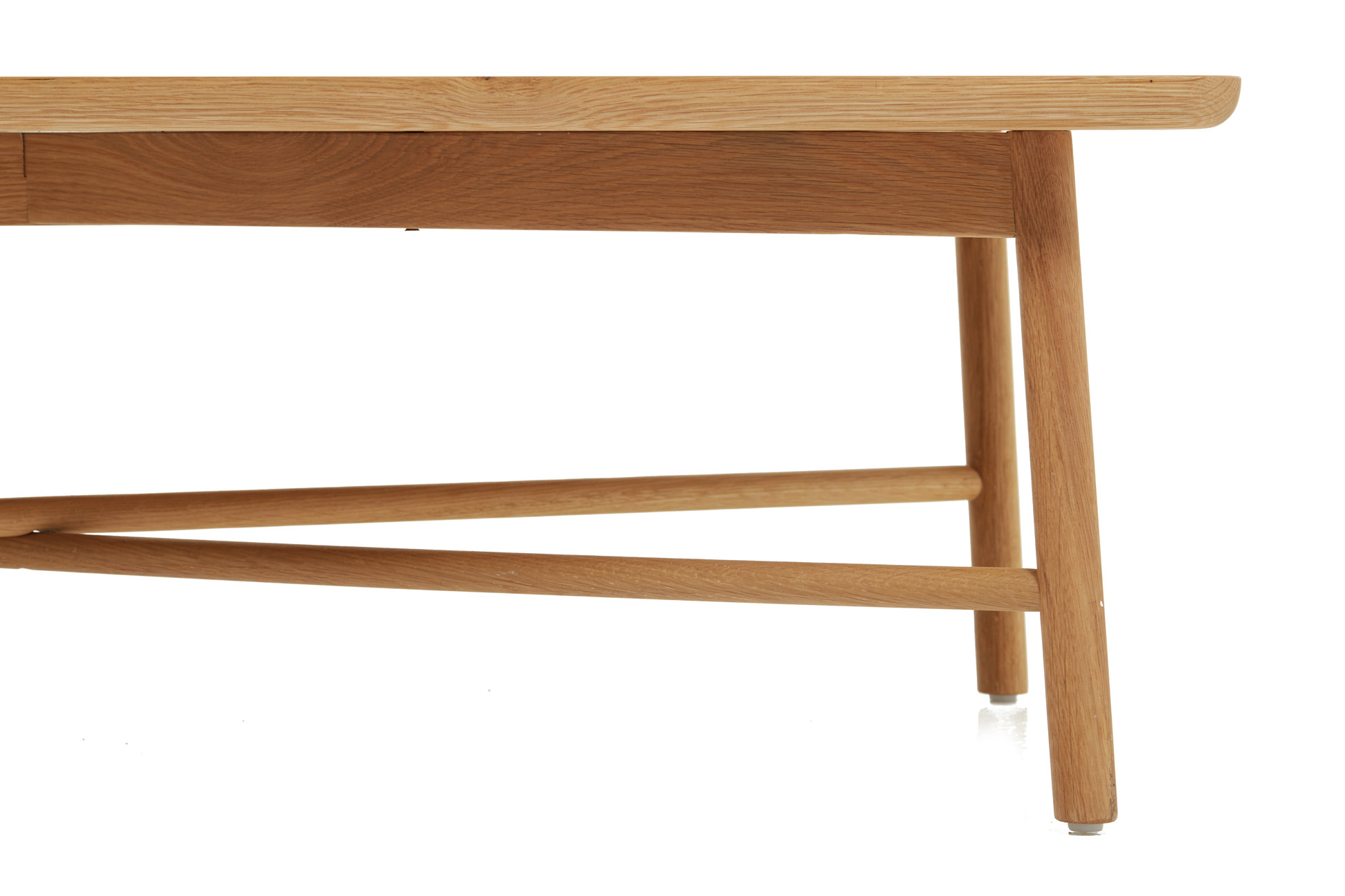 A CONTEMPORARY RECTANGULAR OAK COFFEE TABLE - Image 2 of 3