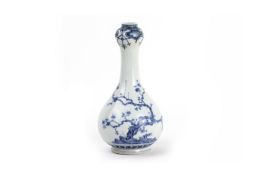 A BLUE AND WHITE PORCELAIN GARLIC-MOUTH VASE