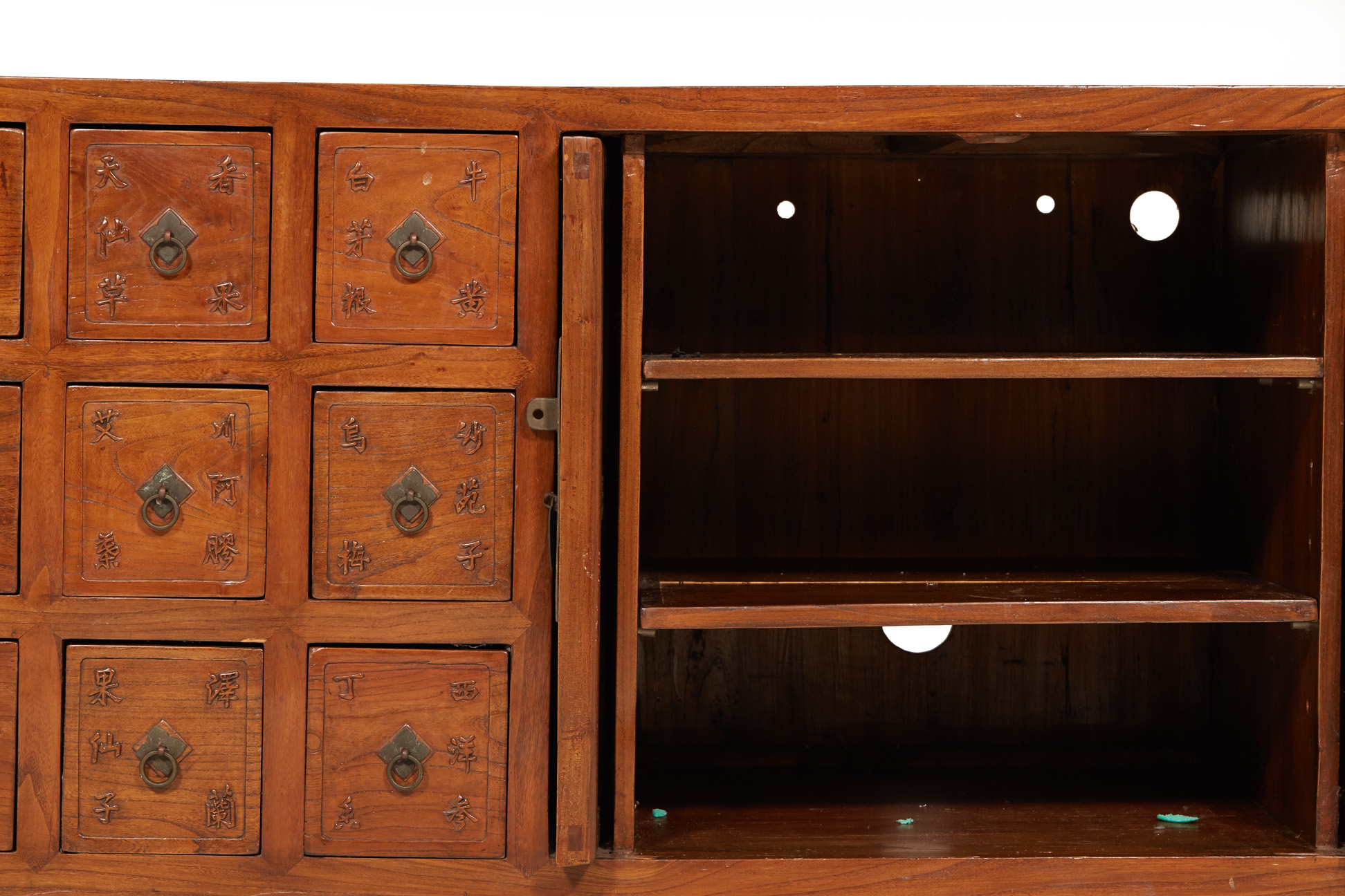 A CHINESE LOW SIDEBOARD / MEDIA CONSOLE - Image 2 of 3