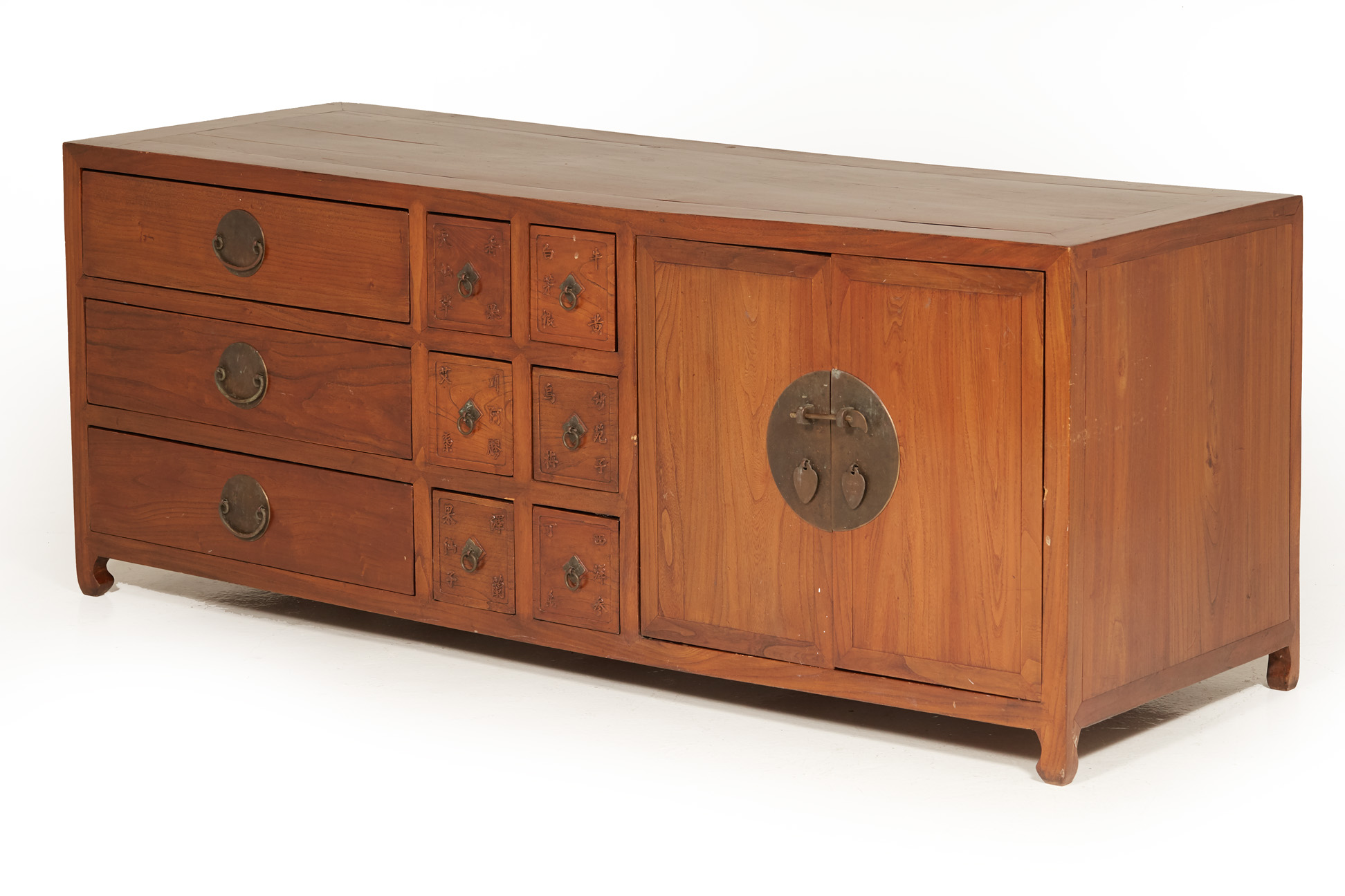 A CHINESE LOW SIDEBOARD / MEDIA CONSOLE - Image 3 of 3