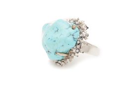 A TURQUOISE SINGLE STONE RING