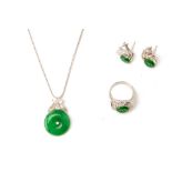 A SUITE OF DIAMOND AND JADE DISC JEWELLERY