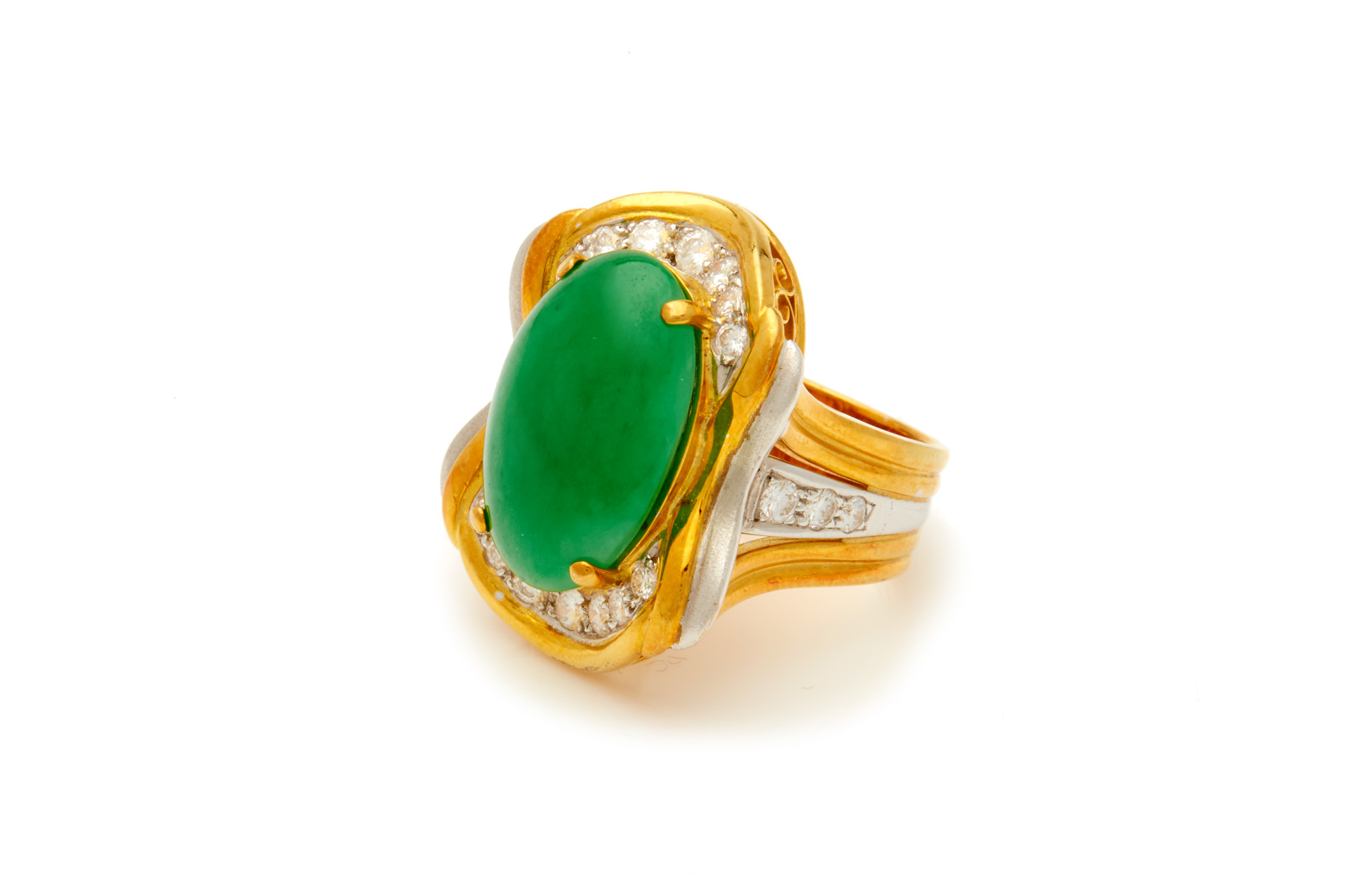 A LARGE JADE AND DIAMOND RING - Image 2 of 6