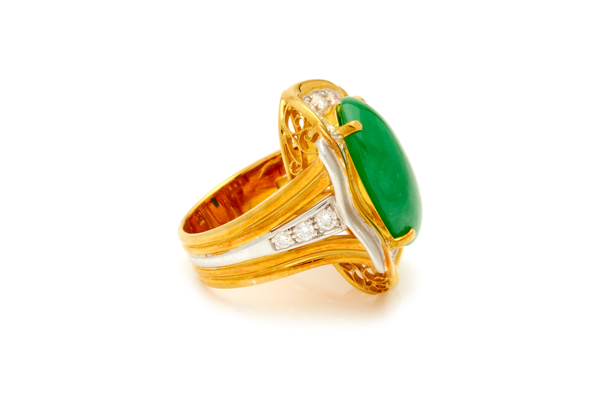 A LARGE JADE AND DIAMOND RING - Image 3 of 6