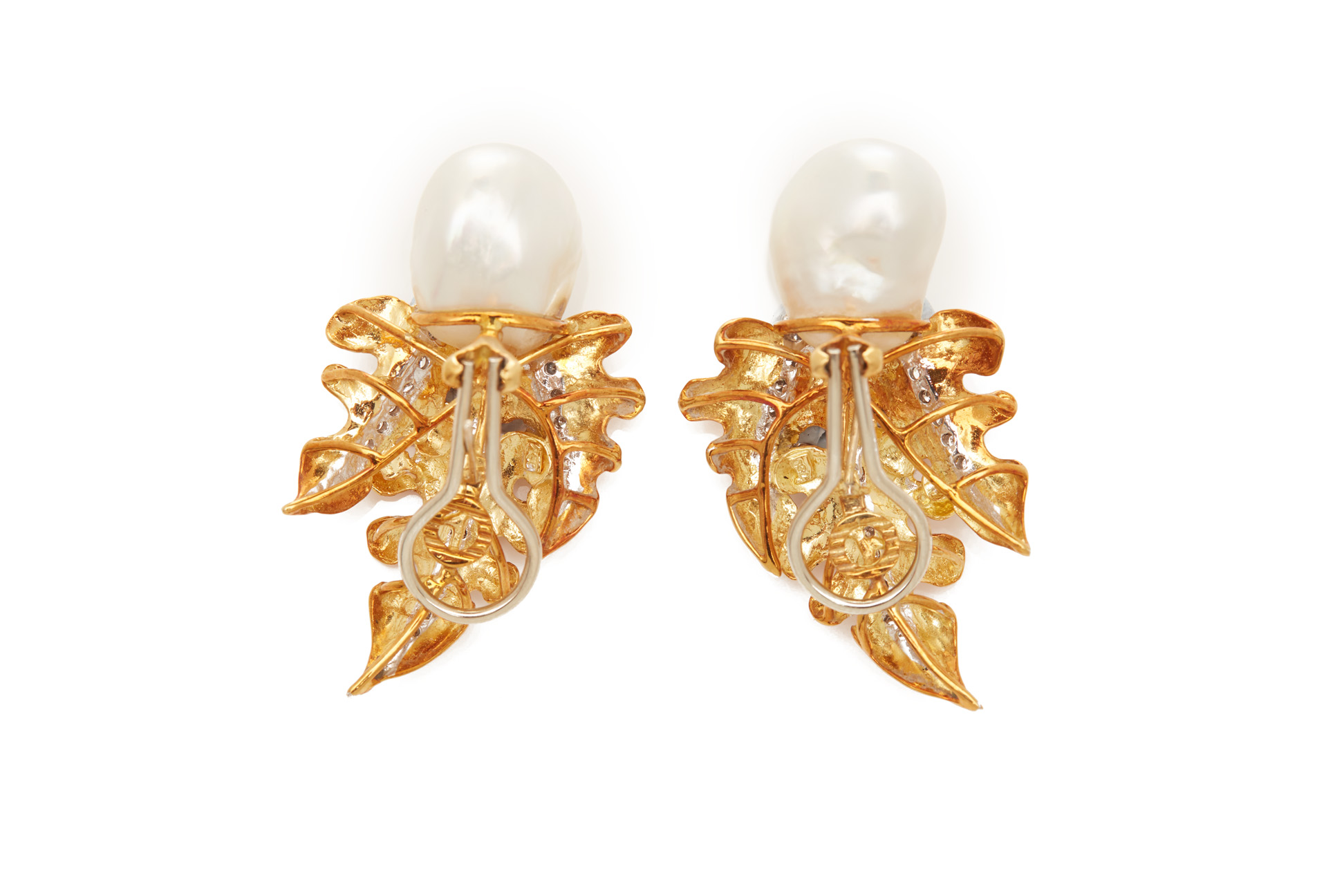 A PAIR OF BAROQUE CULTURED PEARL AND DIAMOND CLIP EARRINGS - Image 2 of 2