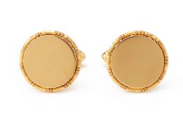 A PAIR OF GOLD CUFFLINKS