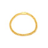 A GOLD CURB LINK BRACELET