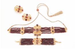 A SUITE OF GARNET AND SEED PEARL JEWELLERY