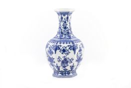 A BLUE AND WHITE HEXAGONAL BALUSTER VASE