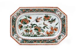 A CHINESE EXPORT FAMILLE VERTE OCTAGONAL PLATTER