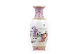 A LARGE CHINESE FAMILLE ROSE PORCELAIN VASE