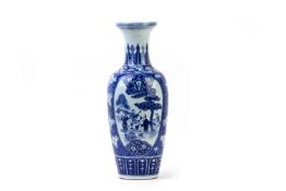 A BLUE AND WHITE PORCELAIN VASE