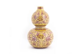 A YELLOW GROUND DOUBLE GOURD OR 'HULUPING' VASE