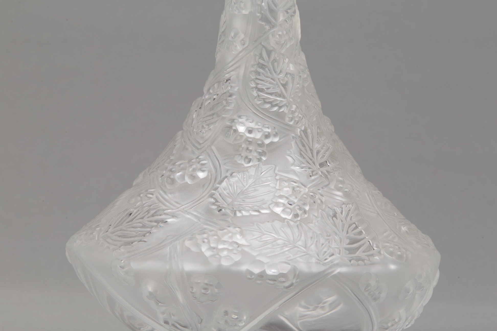 A LALIQUE CARAFE OR DECANTER MURES - Image 2 of 4