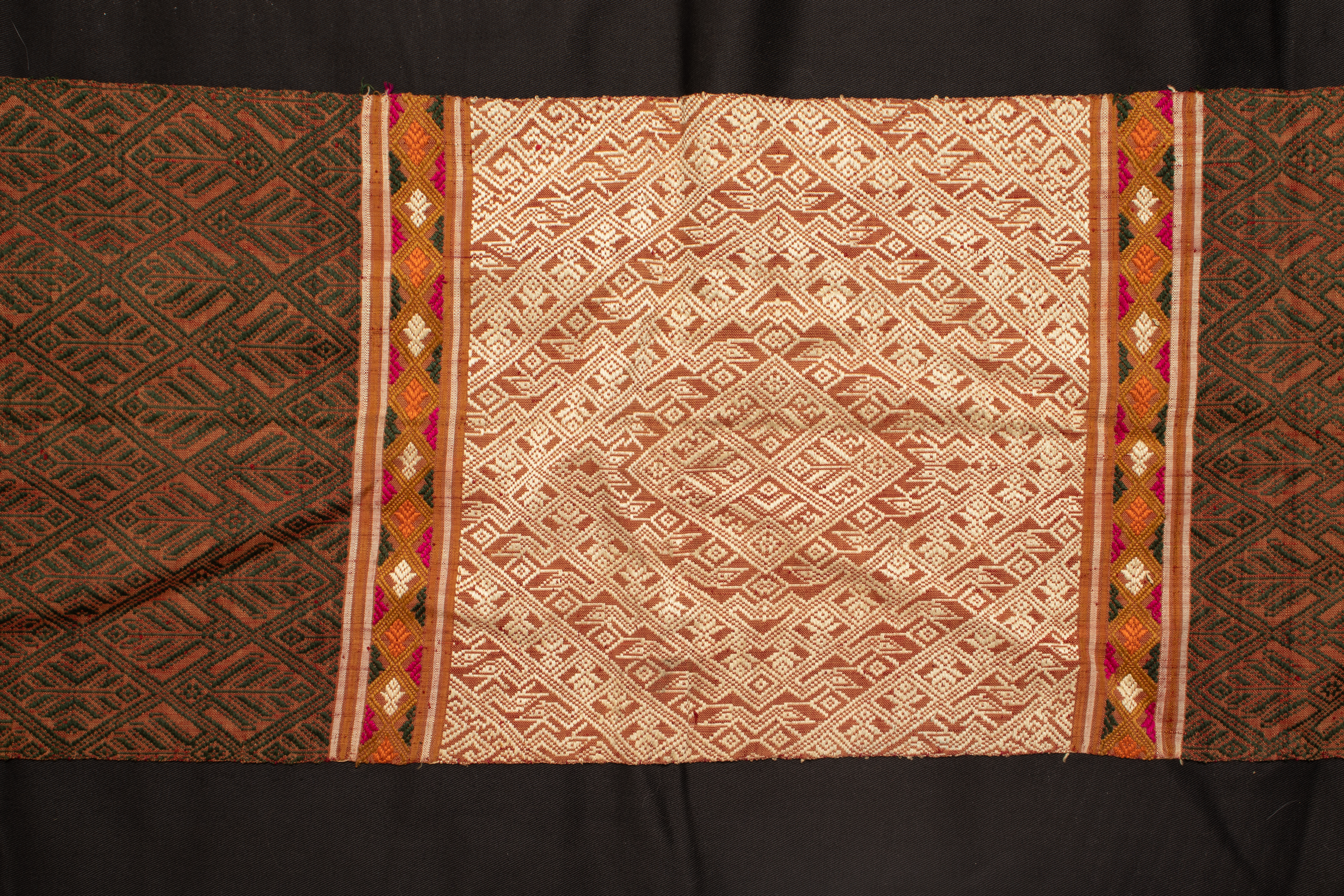 A TRADITIONAL LAOTIAN WOVEN DANCING SHAWL - Image 3 of 3