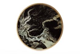 A CIRCULAR MARBLE EFFECT TRAY