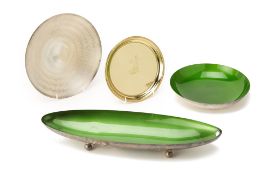 A GROUP OF MIXED TABLEWARE