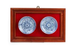 A PAIR OF CHINESE BLUE AND WHITE SAUCERS