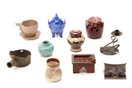 A GROUP OF VARIOUS CHINESE DECORATIVE ITEMS