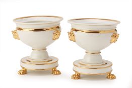 A PAIR OF PORCELAIN PEDESTAL BOWLS