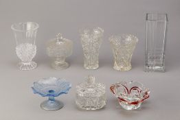 A GROUP OF ASSORTED GLASS ITEMS